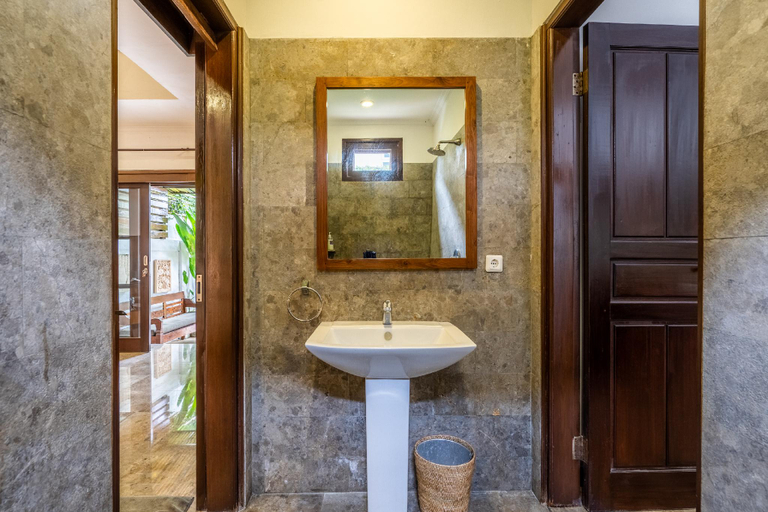 Bathroom 3, Madu Seminyak - Spacious 3BR Pool Villa, Badung
