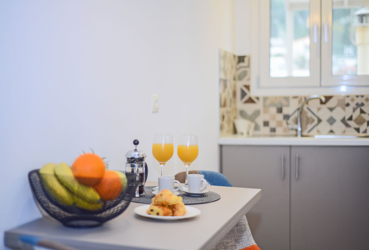 Food & Drinks 5, Victor Junior Suite, Ionian Islands