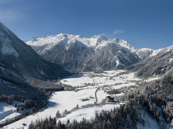 Others 4, Modern Chalet with Hot Tub in Krimml, Zell am See