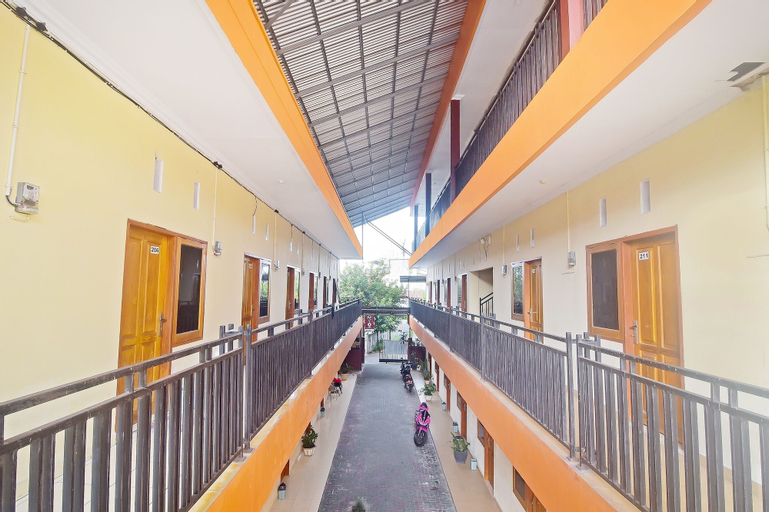 Public Area 3, OYO 90463 A2b Guesthouse, Manado