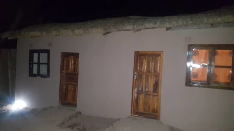Exterior & Views 2, Simoonga Village Backpackers and Cafe, Livingstone