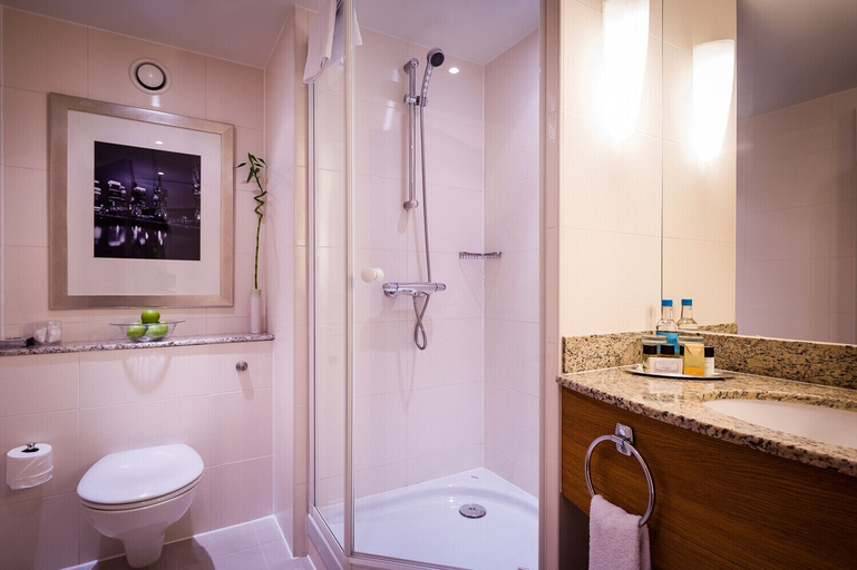 Bathroom 4, Marriott Executive Apartments London, Canary Wharf, London