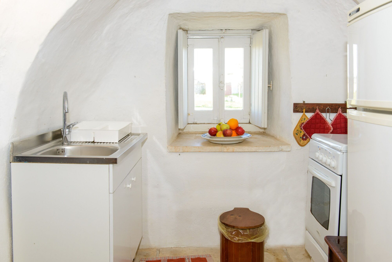 Others 5, B b Masseria Pozzo Tre Pile dates back to the eighteenth century, Taranto