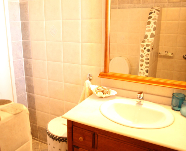 Bathroom 4, Mariakis Luxury Studios, South Aegean