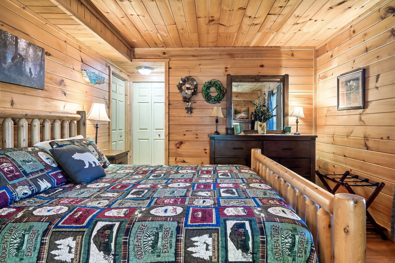 Bedroom 3, A Top Notch Lodge, Sevier