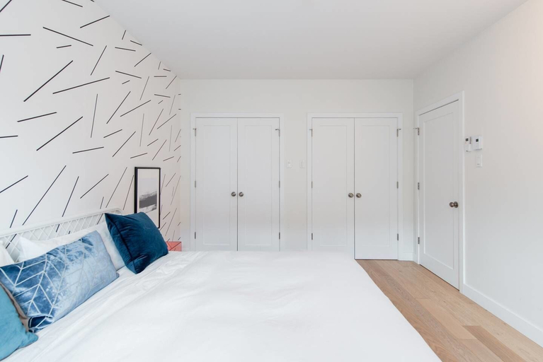 Bedroom 3, Explore Montreal From Sleek Contemporary Apartment, Montréal