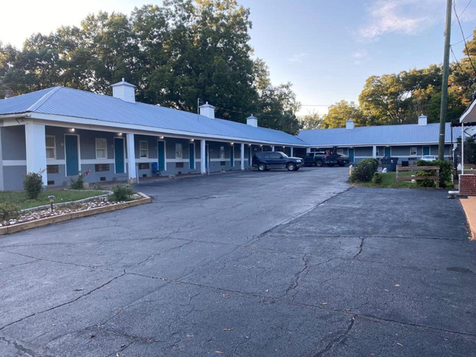 Exterior & Views 1, Budget Inn Express, Mecklenburg