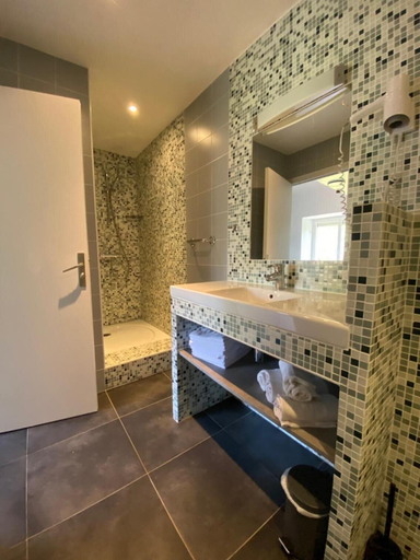 Bathroom 4, Manoir De Rigourdaine, Côtes-d'Armor