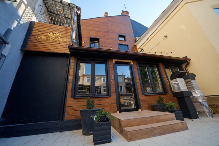 Exterior & Views