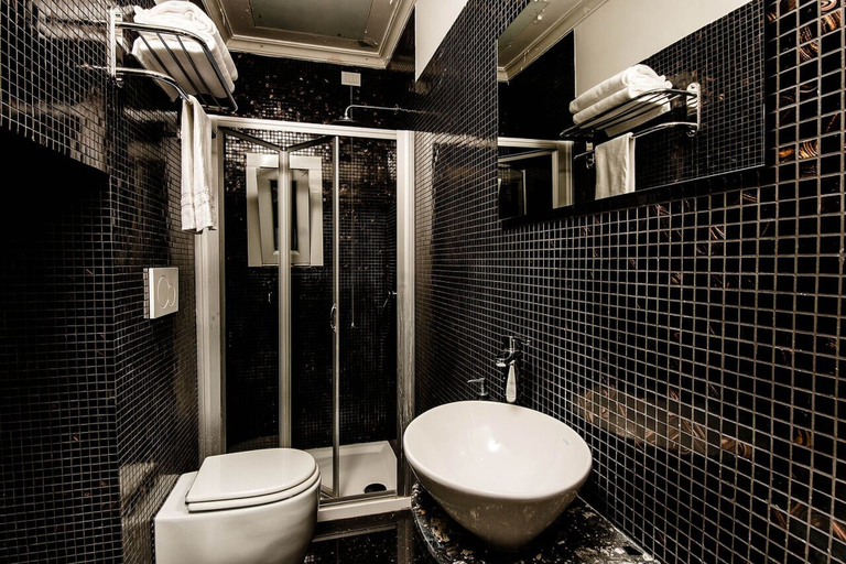 Bathroom 5, Hostel Beautiful, Roma