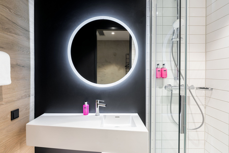 Bathroom 5, Moxy Wuerzburg, Würzburg