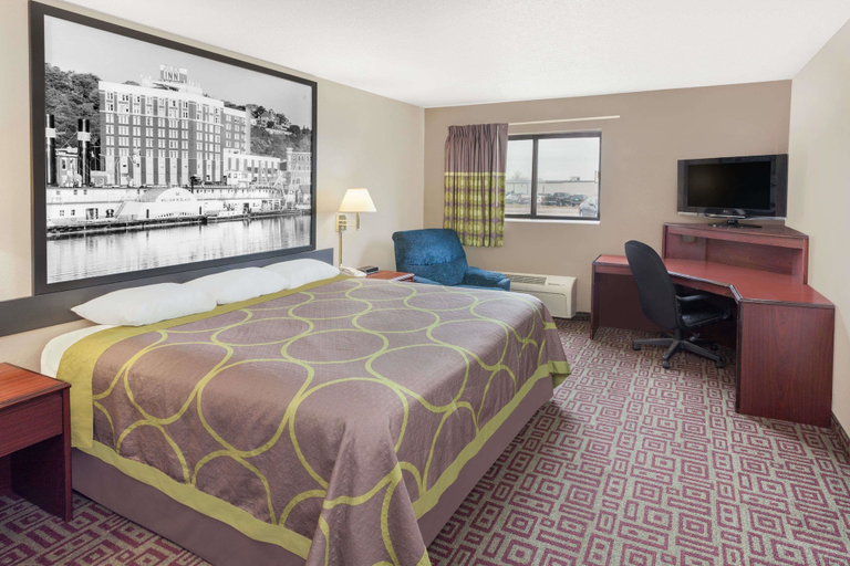 Bedroom 3, Super 8 by Wyndham Muscatine, Muscatine
