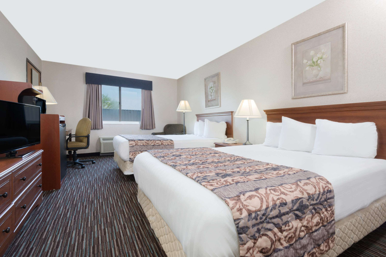 Bedroom 3, Baymont by Wyndham Columbus/Rickenbacker, Franklin