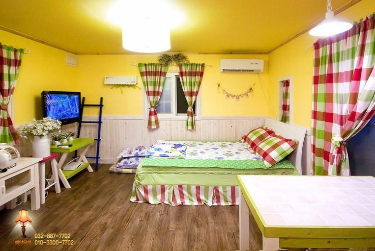 Bedroom, Daebudo (Yeongheungdo) Larry Pension, Ongjin