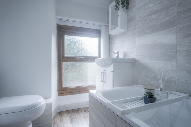 Bathroom 3, Church Terrace - 3 Bedroom Cottage - Saundersfoot, Pembrokeshire