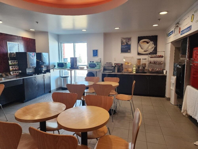 Food & Drinks 5, Motel 6 Moosomin, SK, Division No. 5