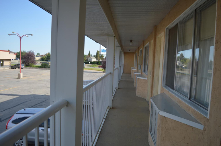 Others 4, Circle 5 Motel, Division No. 6