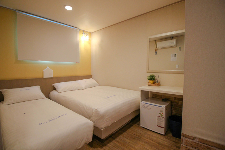 Bedroom 2, Dongdaemun Hwashin Hostel, Jung