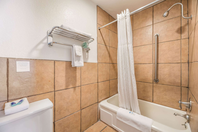Bathroom 4, Rodeway Inn Flagstaff - Downtown, Coconino
