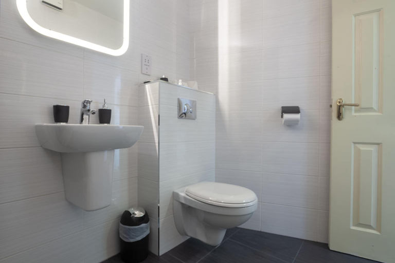 Bathroom 3, Arden House