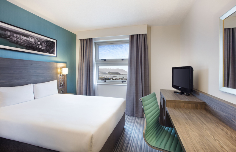 Bedroom 3, Leonardo Hotel Plymouth, Plymouth
