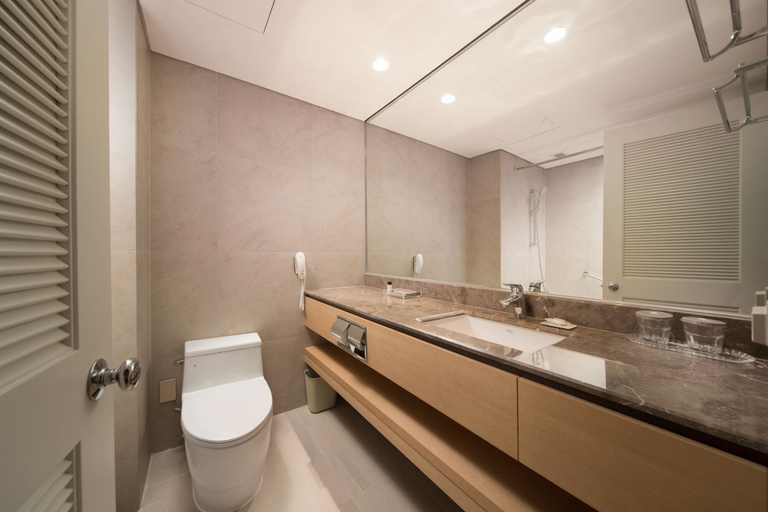 Bathroom 4, Jeju Sun Hotel & Casino, Jeju