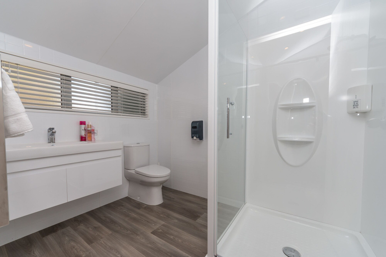 Bathroom 3, Hanmer Springs TOP 10 Holiday Park, Hurunui