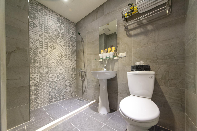 Bathroom 2, Double X BnB, Yilan
