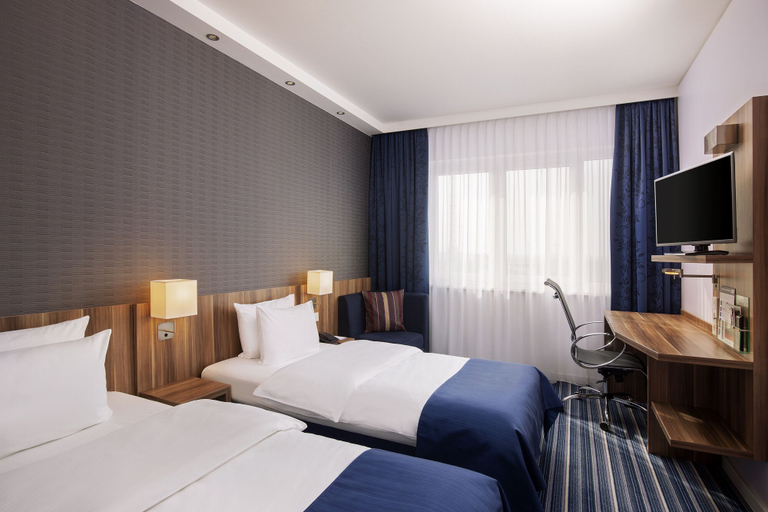Bedroom 4, Holiday Inn Express BREMEN AIRPORT by IHG, Bremen