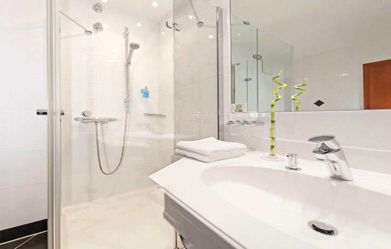 Bathroom 4, Maifeld Sport- & Tagungshotel, Soest