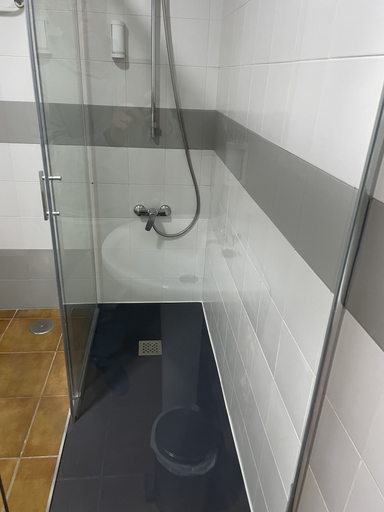 Bathroom 3, Hostal Rio, Badajoz