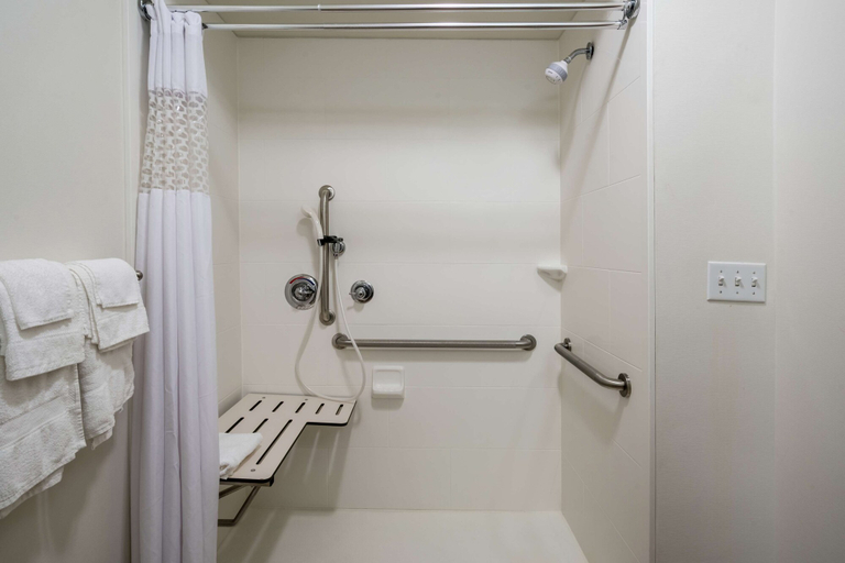 Bathroom 4, Hampton Inn Corydon, Harrison