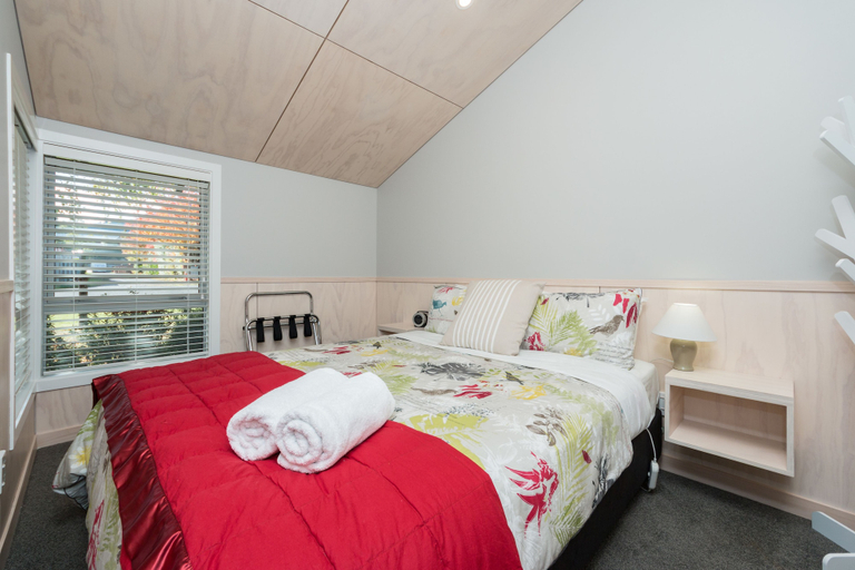 Bedroom 2, Hanmer Springs TOP 10 Holiday Park, Hurunui
