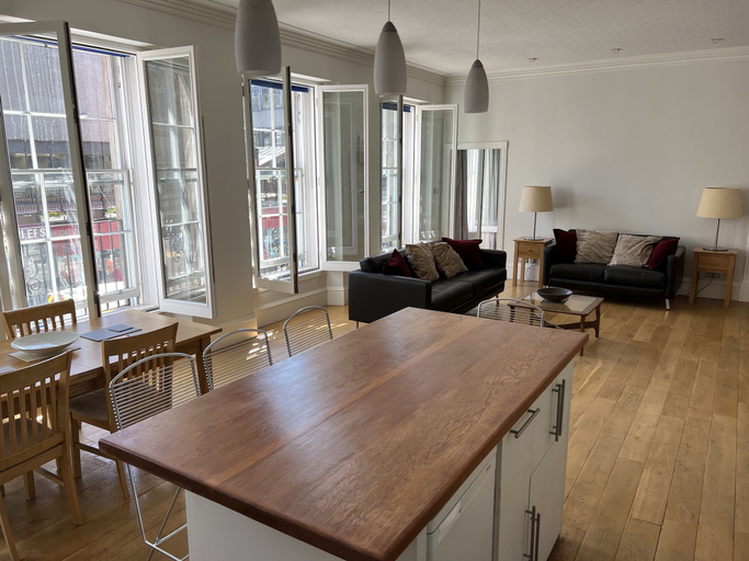 Food & Drinks, Historic Luxury Apartment in Inverness City Centre, Highland