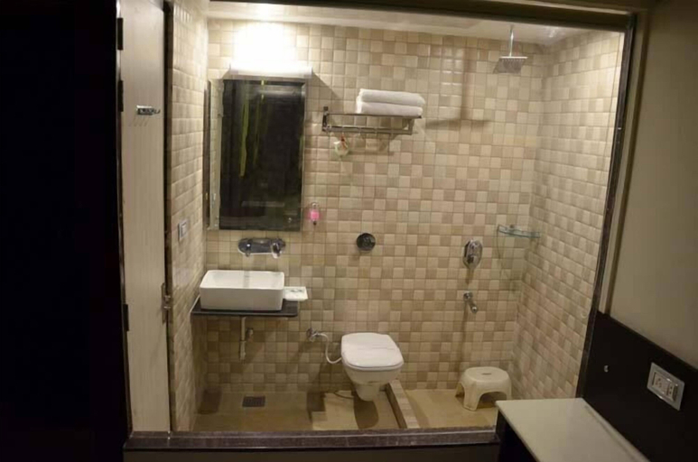 Bathroom 4, Hotel Royal Park 22, Chandigarh