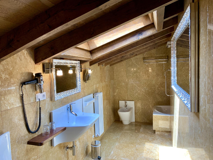 Bathroom 4, Hotel Suites Valles Pasiegos, Cantabria
