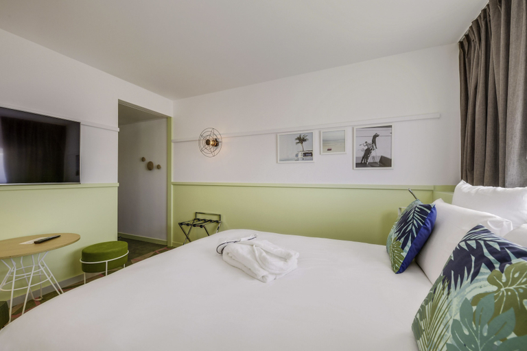 Bedroom 4, Mercure Paris Orly Airport, Essonne