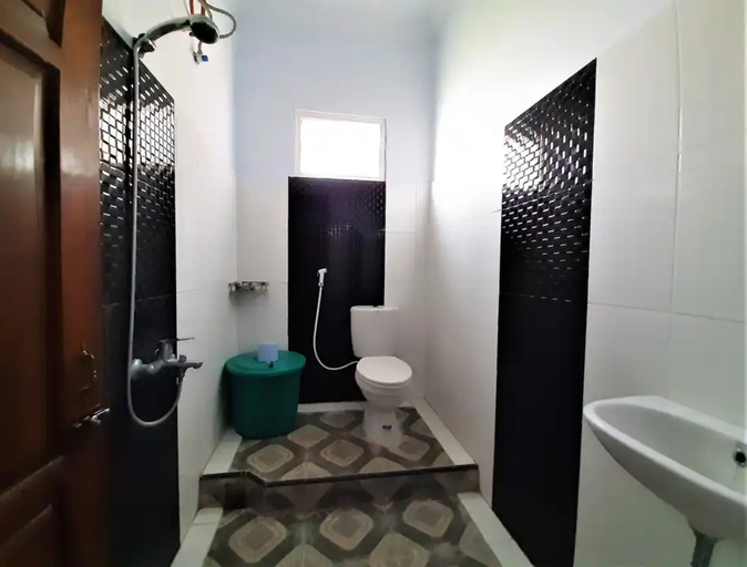 Bathroom, Hotel Restu, Yogyakarta