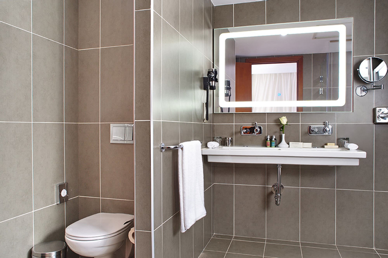 Bathroom 10