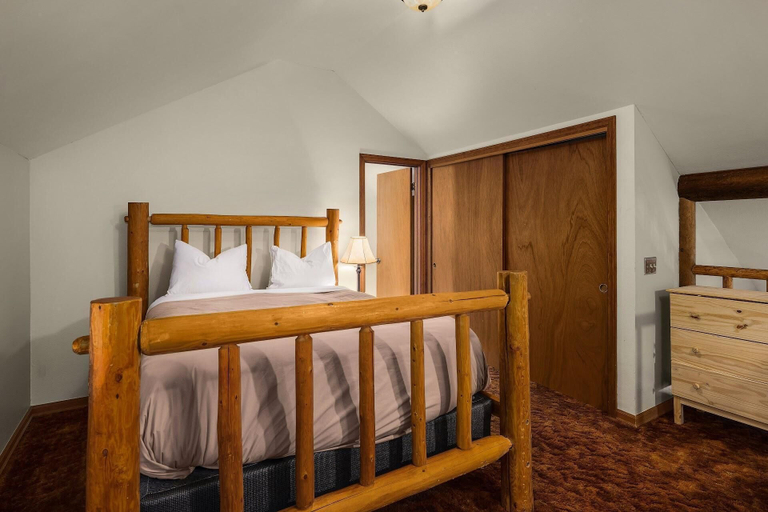 Bedroom 3, Chalet Vino Rosso, King