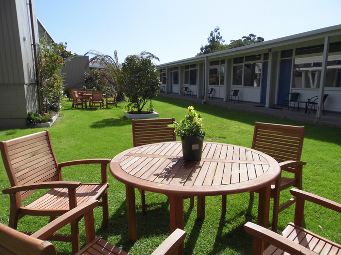 Others 5, Westport Motor Hotel, Buller