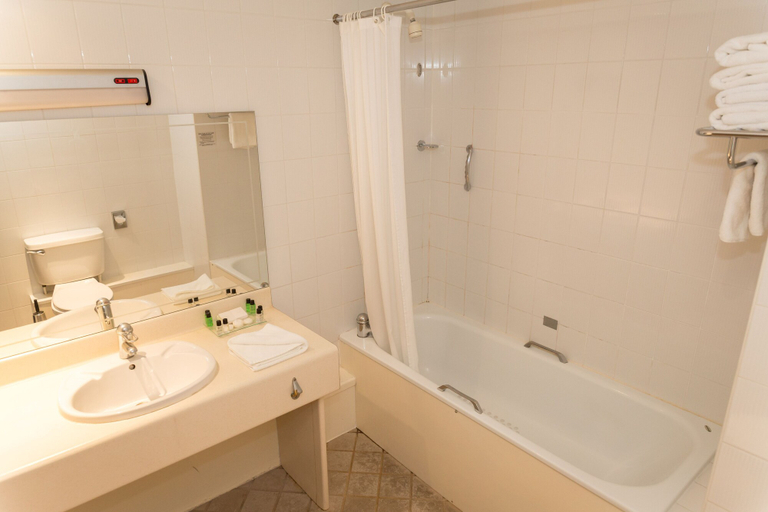 Bathroom 3, Marine Court Hotel, North Down and Ards