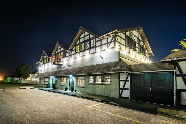 Exterior & Views