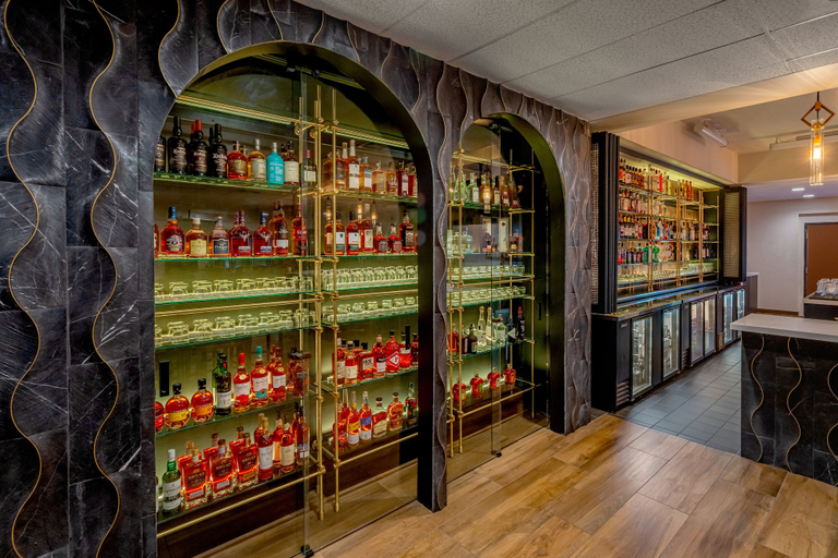 Food & Drinks 5, Grand Williston Hotel & Conference Center, Williams