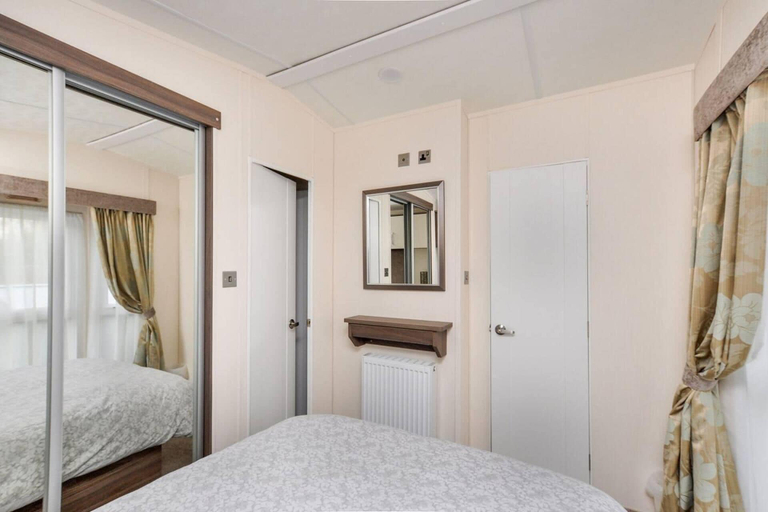 Bedroom 4, Spacious Stunning Lakeside 3 bed Holiday Home, Northamptonshire