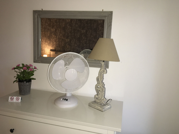 Bedroom 2, Moulin du Fontcourt Riverside Apartment, Charente