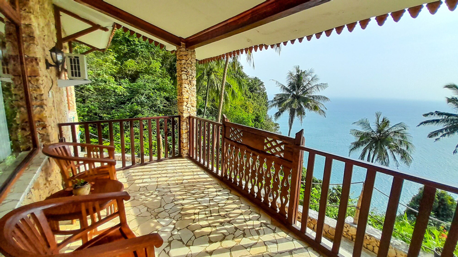 Exterior & Views 7