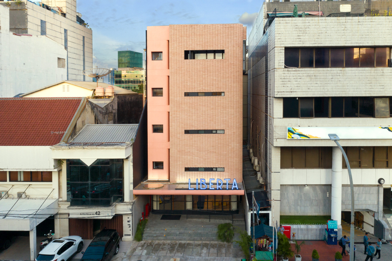 Exterior & Views 24