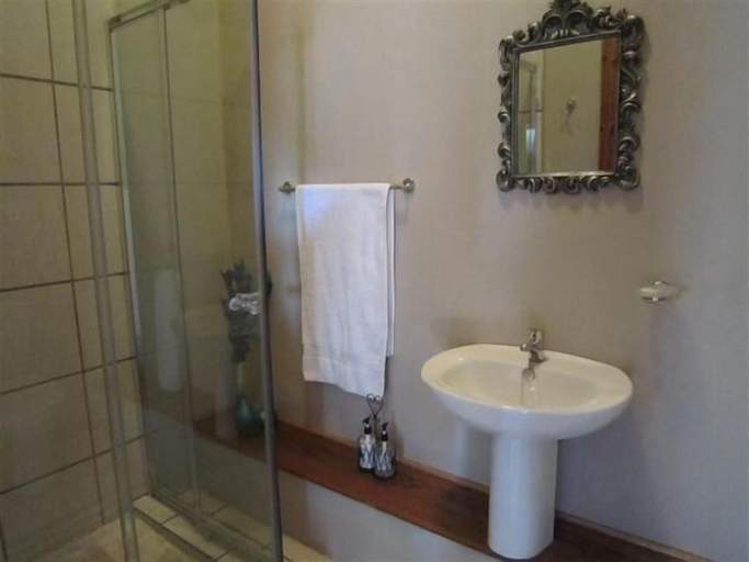 Bathroom, Buckleys Guest Accommodation, Xhariep