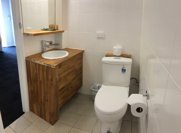 Bathroom 5, Nowra Motor Inn, Shoalhaven - Pt A